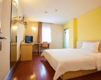 7 Days Inn Haier Industry Zone Baolong Plaza - 青岛 - 睡房
