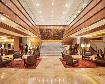 Patra Semarang Hotel & Convention - 三宝垄 - 大厅