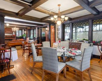 Reserve all of Oakland Cottage B&B 6 BR 6BA, 1.5 miles to downtown Asheville, NC - 阿什维尔 - 餐馆