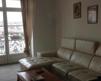 Residence Des Arcades - 迪耶普 - 客厅