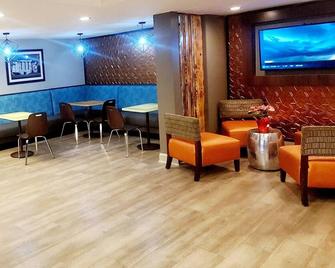 皮格佛格速8酒店 - 埃摩特街 - 鸽子谷 - 休息厅