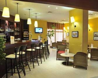 马德里阿尔卡拉德埃纳雷斯康铂饭店 - 埃纳雷斯堡 - 酒吧