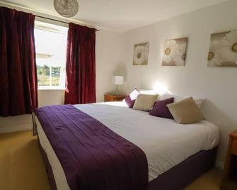 Great location nr train station & parking in Banbury - 班伯里 - 睡房