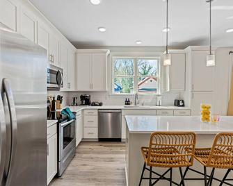 3bd Contemporary in Raleigh: 5mins to Downtown - 罗利 - 厨房