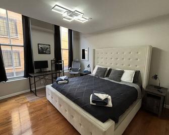 Downtown Albany 2 Bedroom + Workstation @ The Mark - 奥尔巴尼 - 睡房