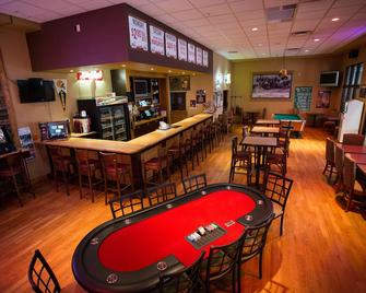 会议中心斯利普套房酒店 - 欧克莱尔 - 酒吧