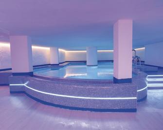 R2 海滨卡拉拉特哈达酒店 - 仅供成人入住 - 卡拉纳雅达 - 游泳池