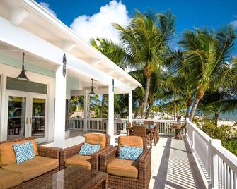 Custom-Built Oceanfront Caribbean Home w/ Gorgeous Ocean & Sunrise Views - 伊斯拉莫拉达 - 露台