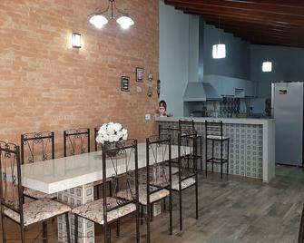 Paradise Holiday House - 博尼图 - 餐厅