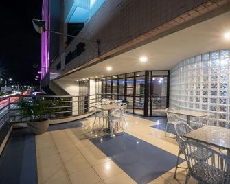 阿布维尔酒店 - 圣路易斯 - 阳台