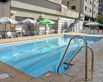 Hotel M.A. Luna Arabial - 格拉纳达 - 游泳池