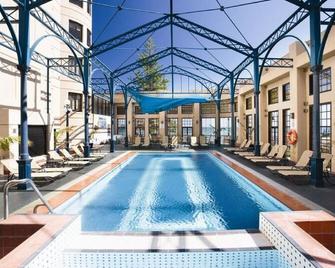 斯坦福格兰德阿德莱德酒店 - 格莱内尔格 - 游泳池
