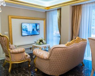长湖奥德 Spa 酒店 - Uzungöl - 客厅