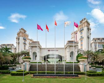 三亚湾皇冠假日度假酒店（C位一线海景+接或送机） - 三亚 - 建筑