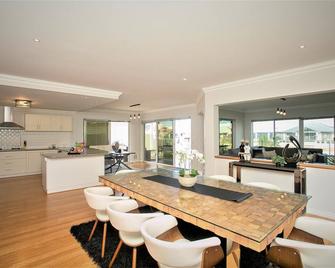 'Waterlily House' - Luxury Canal House, Jetty, Dog & Child Friendly - Sleeps 14 - 曼哲拉 - 餐厅