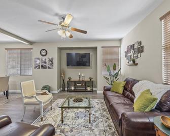 Rare Gated Summerlin Luxury Tuscan 2 Bed / 2 Bath Condo - 拉斯维加斯 - 客厅
