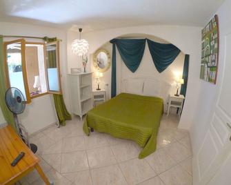 Bed & Breakfast Le Beauséjour - 卡尔卡松 - 睡房