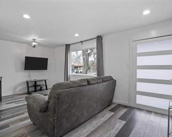 Conveniently located 3/1 house near downtown Dallas - 达拉斯 - 客厅