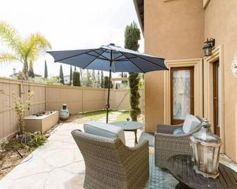 Boutique Luxury in Upscale Area with Private Entry & Bath, Villa A - 圣地亚哥 - 露台