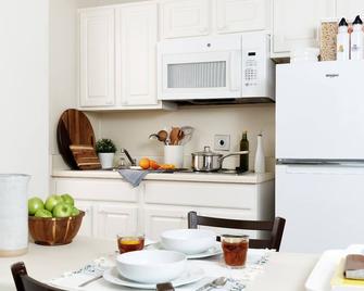 Intown Suites Extended Stay Atlanta Ga - Conyers - 科尼尔斯 - 餐厅
