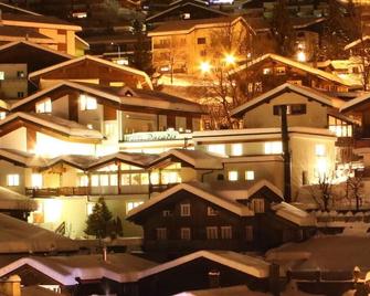 Hotel Paradis-Leukerbad-Therme - 洛伊克巴德 - 建筑
