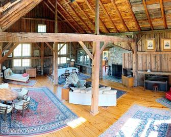 Historic Renovated Barn At Boorn Brook Farm - Manchester Vermont - 曼切斯特 - 客厅