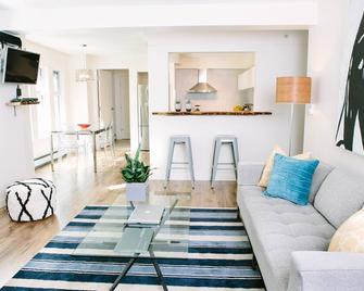 Super Central, Spacious Lux 2br, 2 Bath - 温哥华 - 客厅
