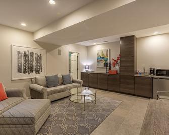 Perfect 1BR in Lincoln Park - Steps to DePaul! by AllSet Turnover - 芝加哥 - 客厅