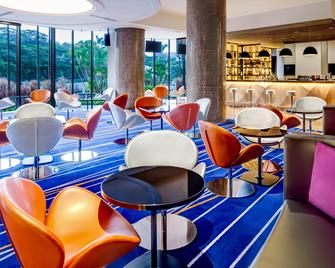 新加坡中庭假日酒店 (Sg Clean) - IHG 旗下饭店 - 新加坡 - 酒吧