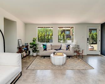 Midcentury With Views! Gorgeous Property- Monthly Rental - 棕榈泉 - 客厅