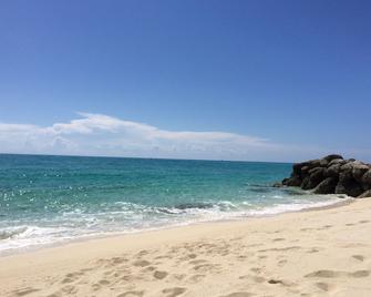 Beautiful, Spacious 3 Story, Waterfront Condo Bimini, Bahamas - Sleeps 10 - Port Royal - 海滩