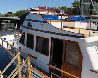 Waterfront Houseboat - 45' Albinyacht - Sleeps 4-6 - 普罗维登斯 - 阳台