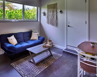 Studio with your own private patio entrance - 北迈阿密 - 客厅