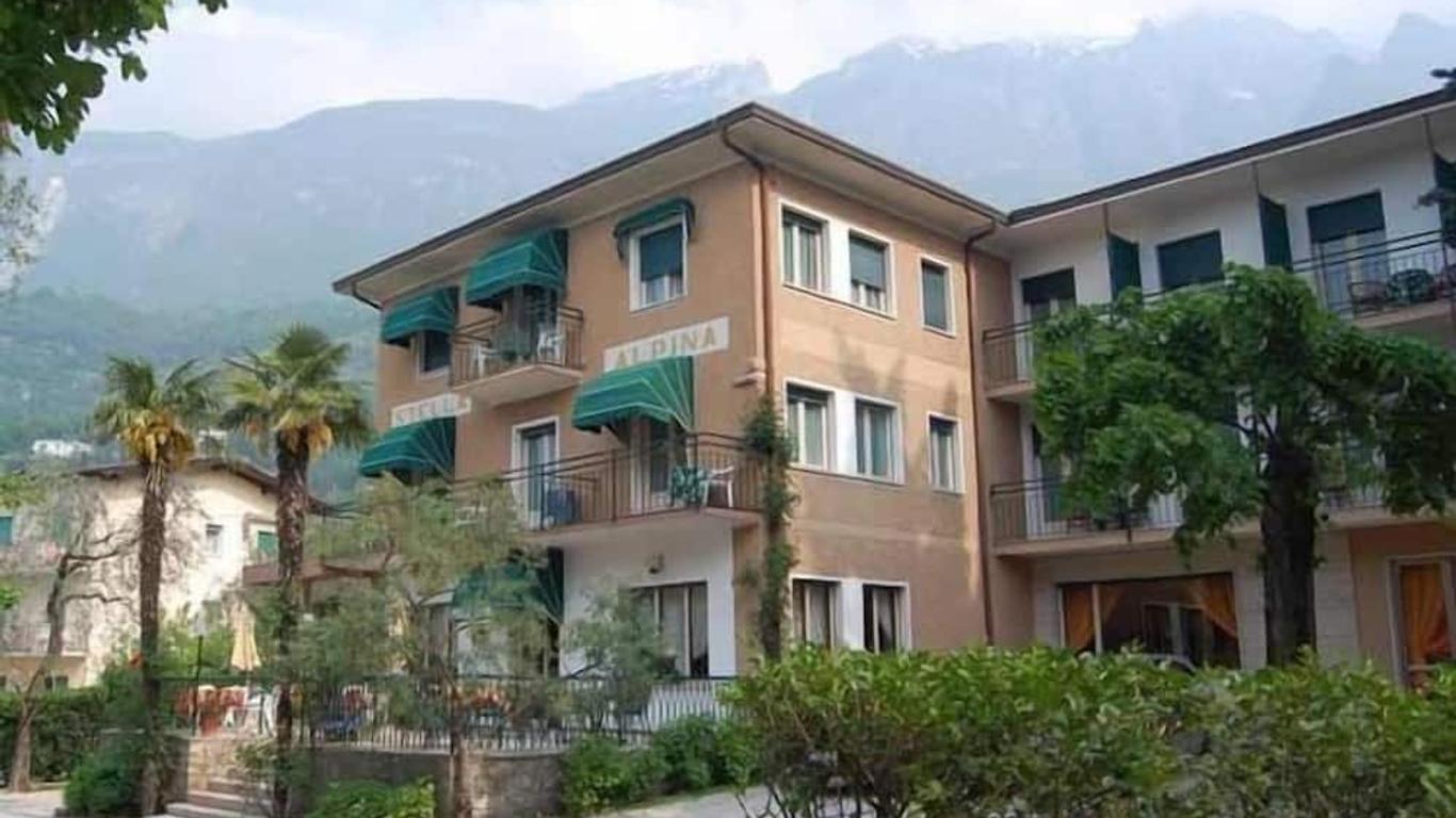 斯特拉阿尔宾娜酒店