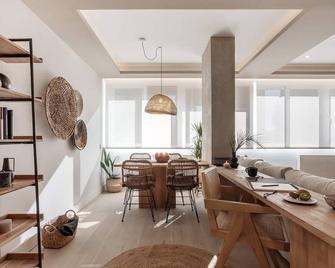 Selong - 2 bedrooms in Almagro - 马德里 - 餐馆