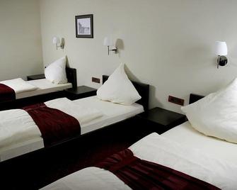 Bh Hotel Hamburg - 斯科普里 - 睡房