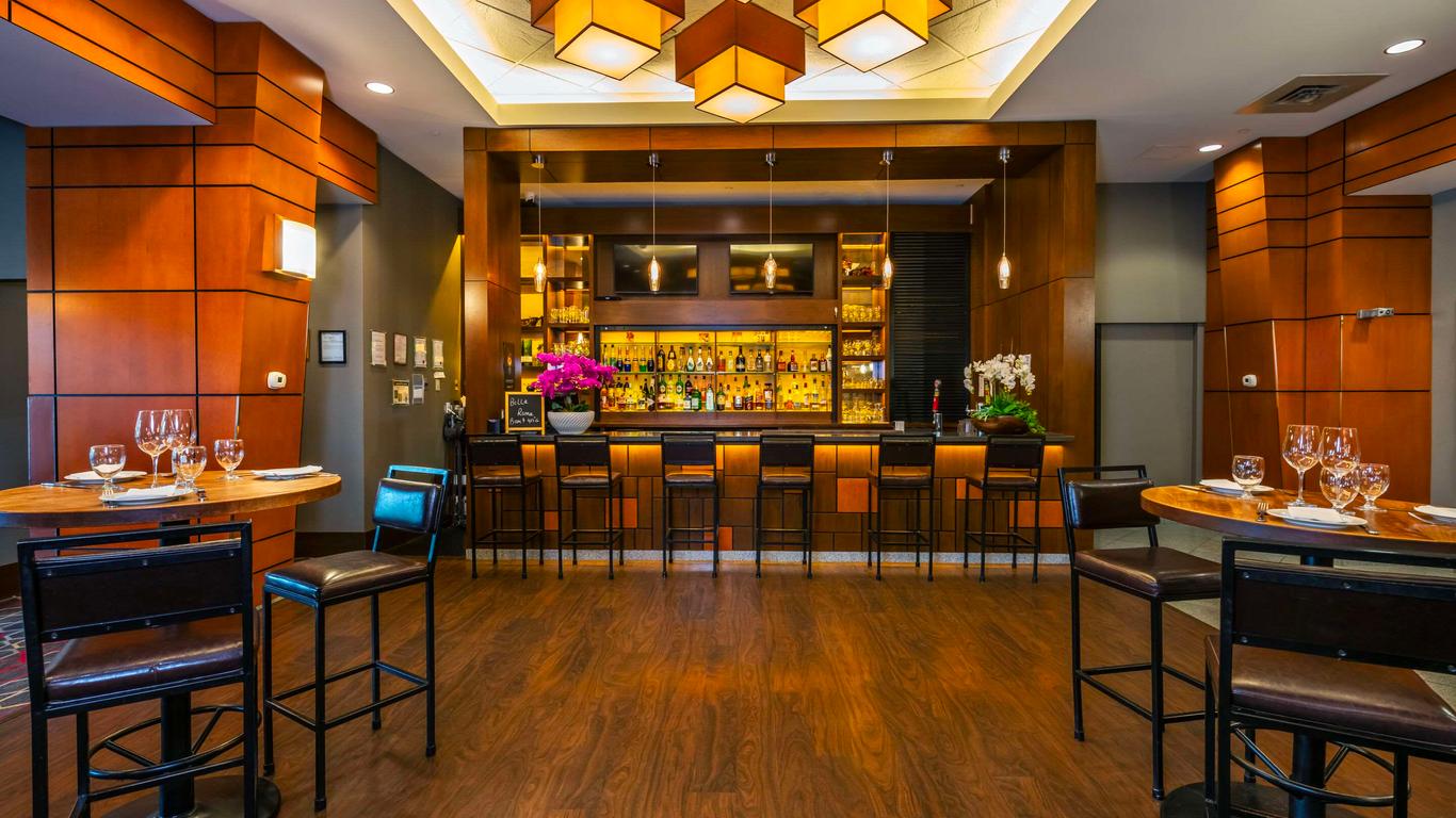 温哥华机场福朋喜来登酒店