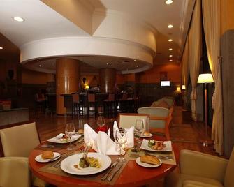 Ledger Plaza Hotel N'Djamena - 恩贾梅纳 - 餐馆