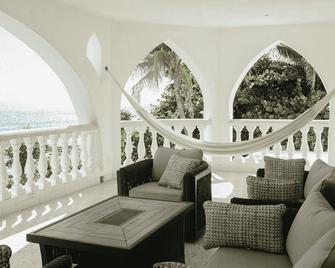 Beautiful and Peaceful Private Oceanfront Villa, Family Vacation and Weddings - Paamul - 阳台