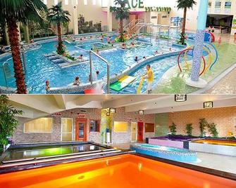 Ace套房酒店 - Pasig - 游泳池
