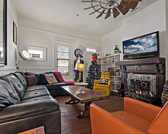Historic Bungalow With Private Pool In Ybor City - 坦帕 - 客厅