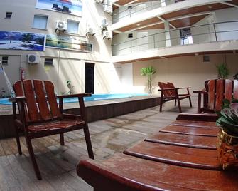 阿拉卡茹快捷酒店 - 阿拉卡茹 - 游泳池
