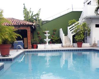 Hotel Casa La Cordillera - 圣佩德罗苏拉 - 游泳池