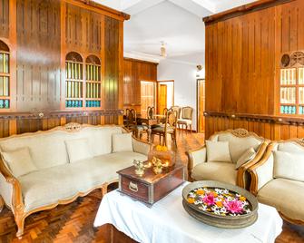 Kumarakom Wood Castle Serviced Appartments - 库姆阿拉康 - 休息厅