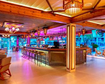 里曼阿卡海滩酒店 - 圣纳帕 - 酒吧