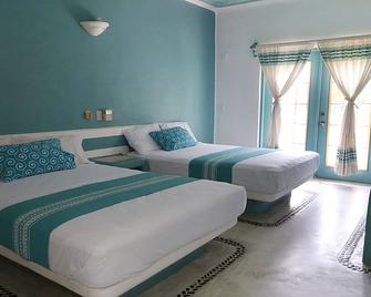 Delphinus Inn - La Crucecita - 睡房