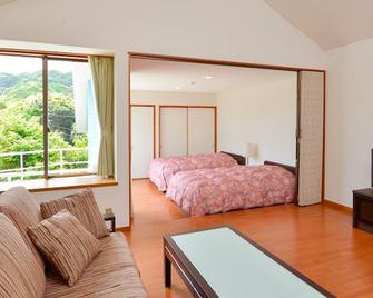 乐娜莎赤泽山林小屋 - 伊东市 - 客厅