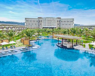 富国岛美利亚国际酒店索尔海滨别墅度假村 - Phu Quoc - 游泳池