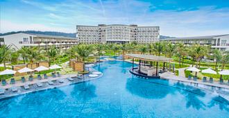 富国岛美利亚国际酒店索尔海滨别墅度假村 - Phu Quoc - 游泳池