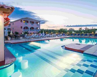 拉加纳斯萨瓦斯酒店 - 拉加纳斯 - 游泳池